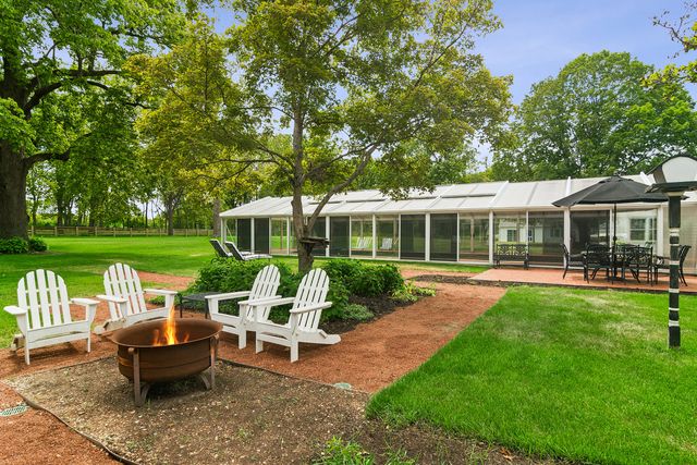 332 Old Sutton Road, Barrington Hills, IL 60010