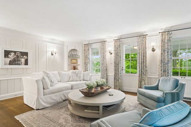 332 Old Sutton Road, Barrington Hills, IL 60010