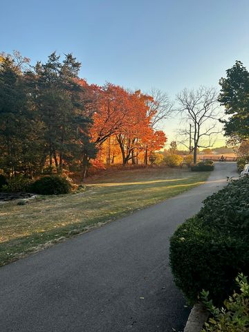332 Old Sutton Road, Barrington Hills, IL 60010