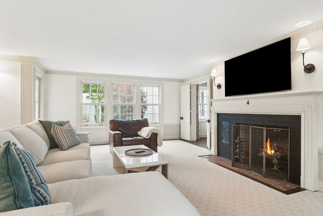 332 Old Sutton Road, Barrington Hills, IL 60010