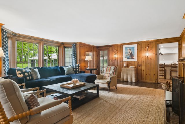 332 Old Sutton Road, Barrington Hills, IL 60010
