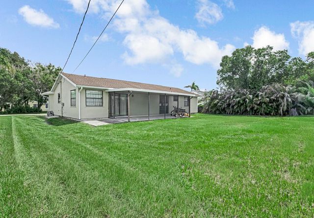 366 SE Lancaster Avenue, Port St. Lucie, FL 34984