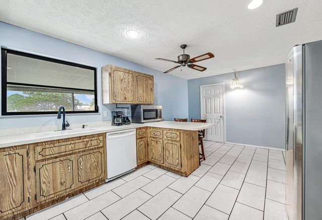 366 SE Lancaster Avenue, Port St. Lucie, FL 34984