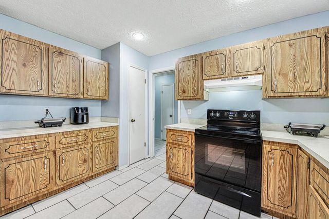 366 SE Lancaster Avenue, Port St. Lucie, FL 34984