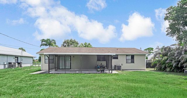 366 SE Lancaster Avenue, Port St. Lucie, FL 34984