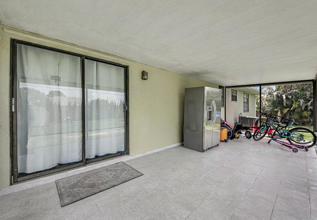 366 SE Lancaster Avenue, Port St. Lucie, FL 34984
