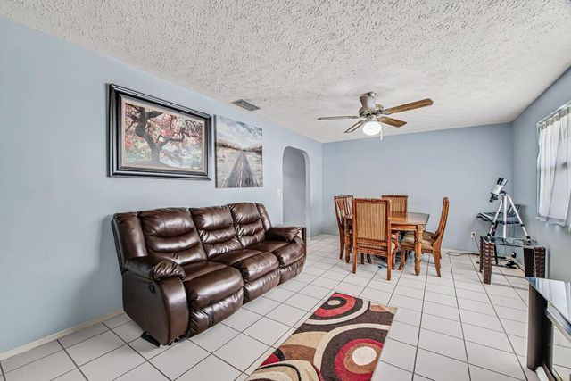 366 SE Lancaster Avenue, Port St. Lucie, FL 34984