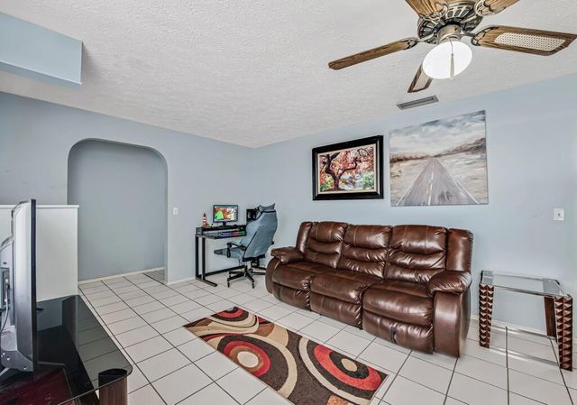 366 SE Lancaster Avenue, Port St. Lucie, FL 34984