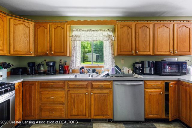 10216 N Royston Road, Grand Ledge, MI 48837