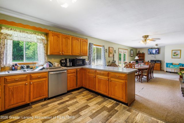 10216 N Royston Road, Grand Ledge, MI 48837