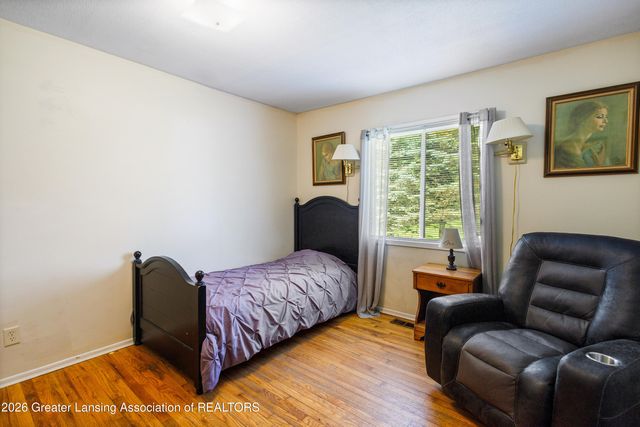10216 N Royston Road, Grand Ledge, MI 48837
