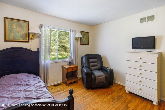 10216 N Royston Road, Grand Ledge, MI 48837
