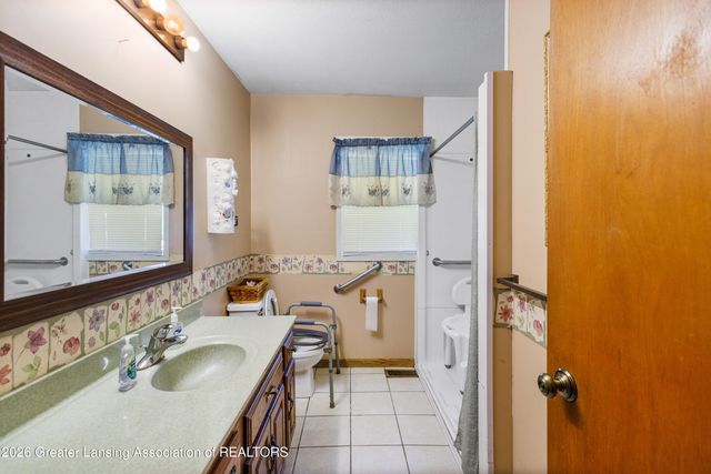 10216 N Royston Road, Grand Ledge, MI 48837
