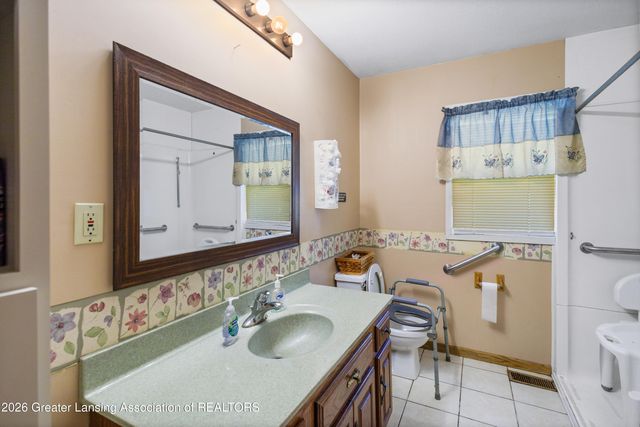 10216 N Royston Road, Grand Ledge, MI 48837