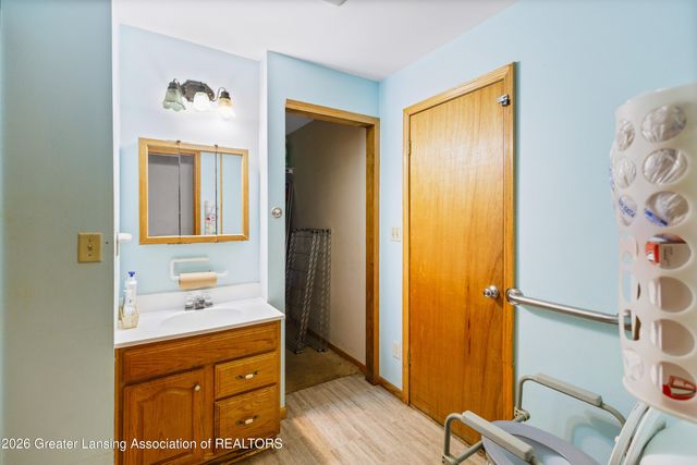 10216 N Royston Road, Grand Ledge, MI 48837