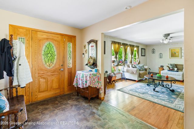 10216 N Royston Road, Grand Ledge, MI 48837