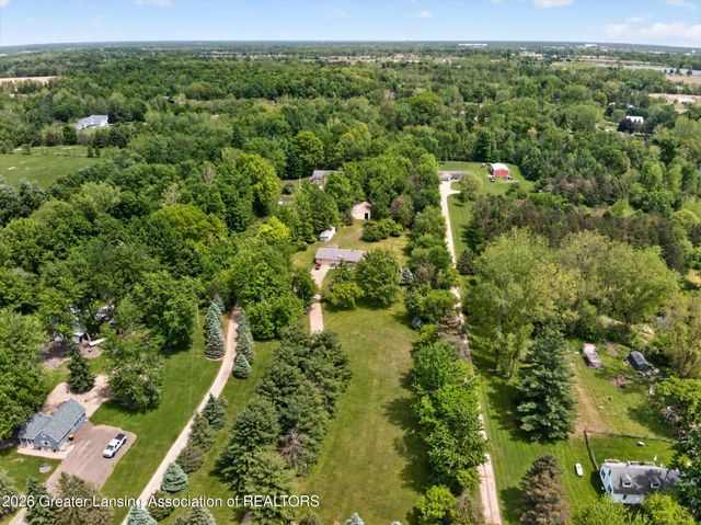 10216 N Royston Road, Grand Ledge, MI 48837