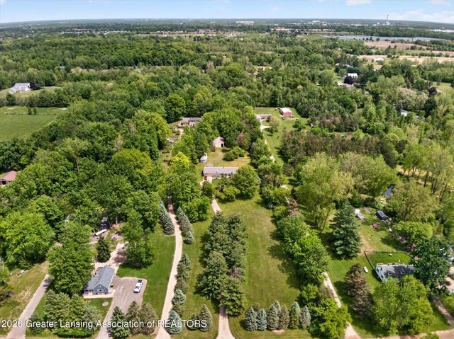 10216 N Royston Road, Grand Ledge, MI 48837