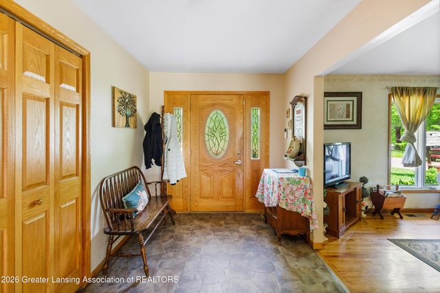 10216 N Royston Road, Grand Ledge, MI 48837