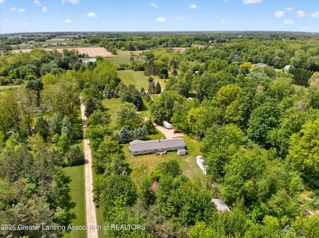 10216 N Royston Road, Grand Ledge, MI 48837