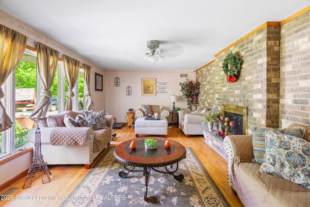 10216 N Royston Road, Grand Ledge, MI 48837