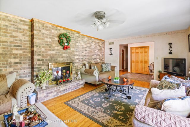 10216 N Royston Road, Grand Ledge, MI 48837