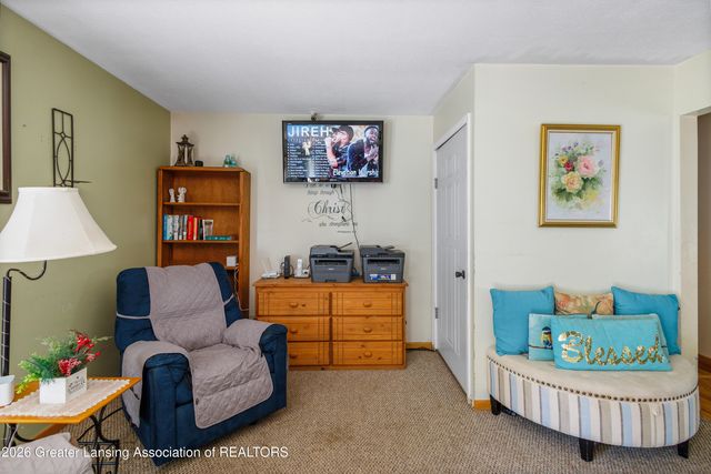 10216 N Royston Road, Grand Ledge, MI 48837