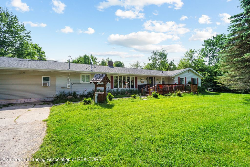 10216 N Royston Road, Grand Ledge, MI 48837