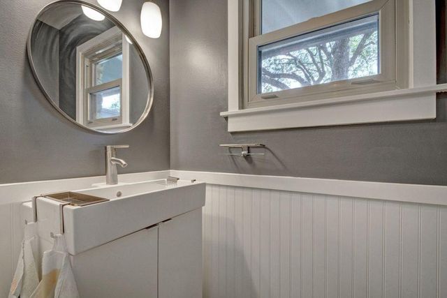 1708 Windoak DR, Austin, TX 78741