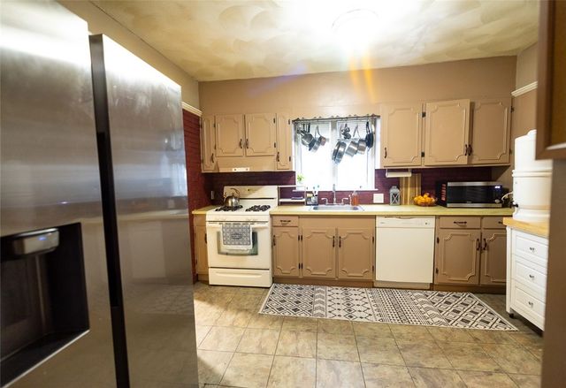 28 Sylvan Avenue, Cranston, RI 02905