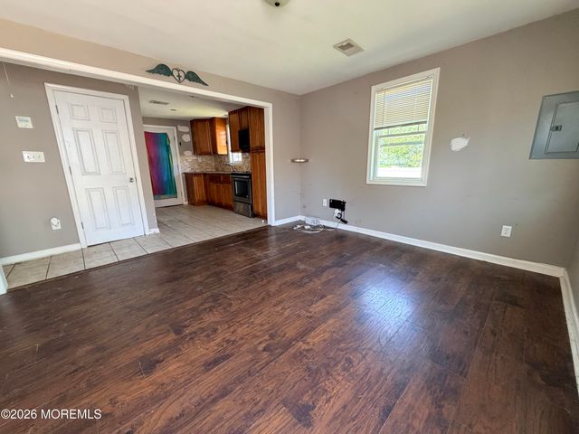 11 Forest Place, Keansburg, NJ 07734