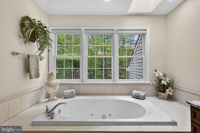 22167 WOODWINDS DR, Leesburg, VA 20175