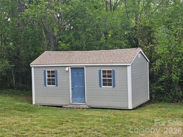 315 Maine Avenue E, Bessemer City, NC 28016