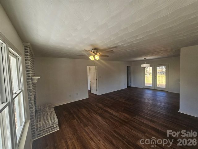 315 Maine Avenue E, Bessemer City, NC 28016
