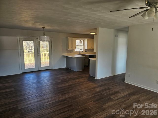 315 Maine Avenue E, Bessemer City, NC 28016