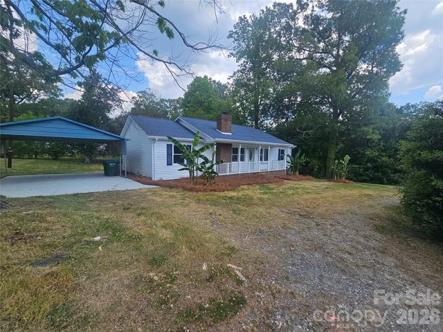 315 Maine Avenue E, Bessemer City, NC 28016