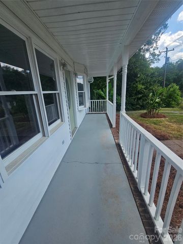 315 Maine Avenue E, Bessemer City, NC 28016