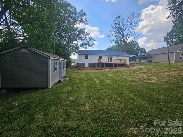 315 Maine Avenue E, Bessemer City, NC 28016