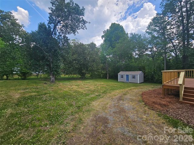 315 Maine Avenue E, Bessemer City, NC 28016
