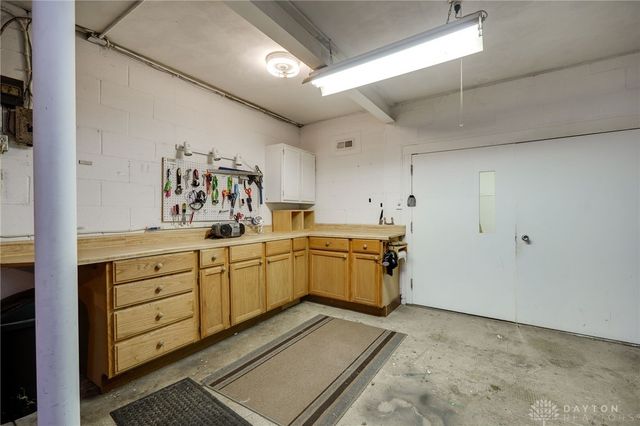 3300 Beaumonde Lane, Dayton, OH 45409