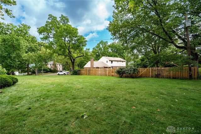 3300 Beaumonde Lane, Dayton, OH 45409