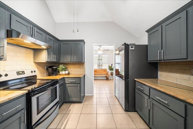 723 Keessee Drive, Cedar Hill, TX 75104