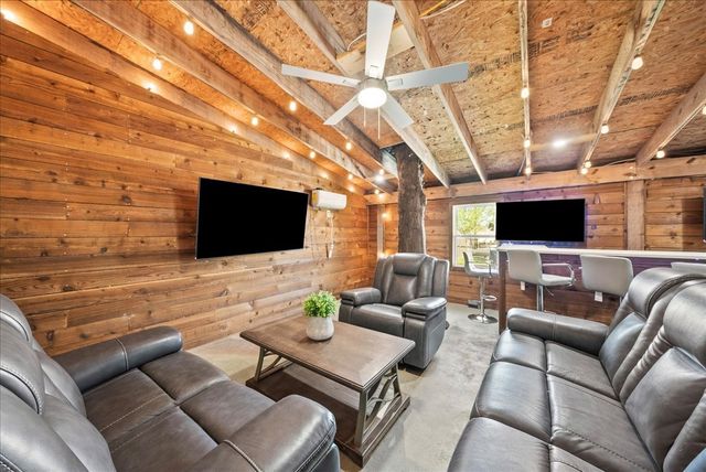 723 Keessee Drive, Cedar Hill, TX 75104