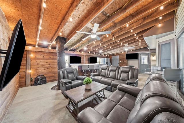 723 Keessee Drive, Cedar Hill, TX 75104