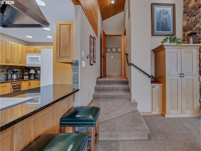 25583 E CHESTER MOUNTAIN Dr, Welches, OR 97067