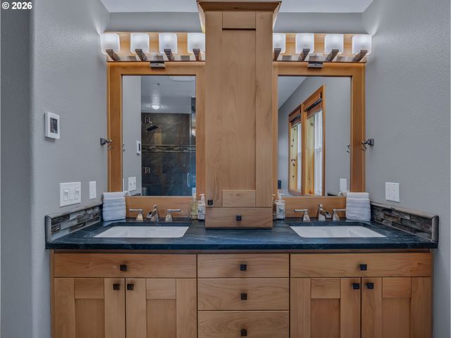 25583 E CHESTER MOUNTAIN Dr, Welches, OR 97067