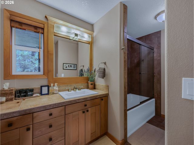25583 E CHESTER MOUNTAIN Dr, Welches, OR 97067