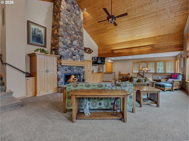 25583 E CHESTER MOUNTAIN Dr, Welches, OR 97067