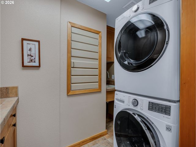 25583 E CHESTER MOUNTAIN Dr, Welches, OR 97067