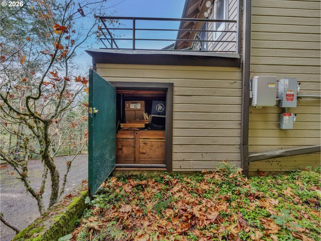 25583 E CHESTER MOUNTAIN Dr, Welches, OR 97067